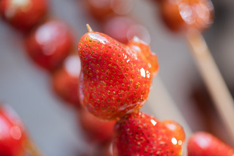 Ichigo ame consists of fresh strawberries, which have been dipped in a melted sugar coating.