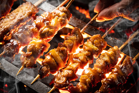 Bake yakitori at a Japanese yakitori restaurant, covered in sweet sauce