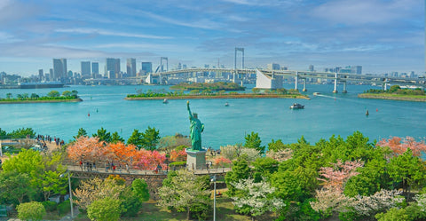 Cherry blossoms bloom in Odaiba.View of Tokyo Bay. Beautiful replica of the Statue of Liberty in Odaiba Bay from Japan.View of Odaiba in Japan.