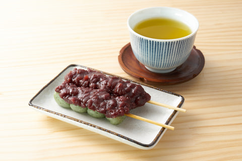 Yomogi dango with red bean paste