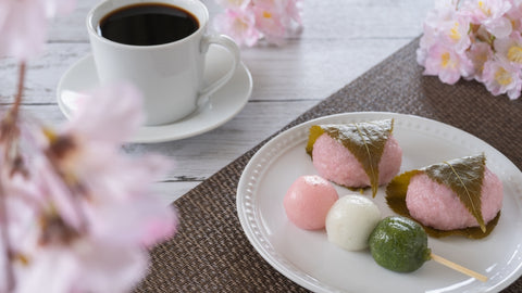 Sakura mochi and hanami dango with coffee