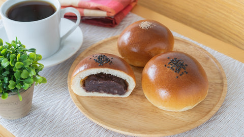 Anpan with coffee