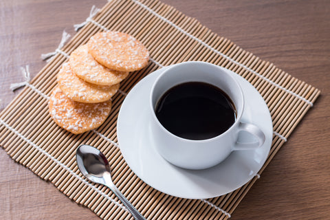 Senbei rice crackers with coffee