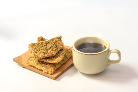 Seaweed rice crackers with coffee