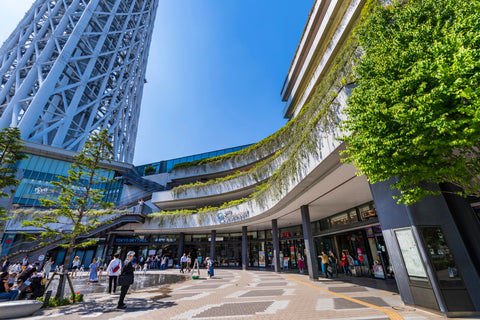 Scenery of "Tokyo Solamachi". Many tourists visit the commercial facilities adjacent to Skytree.