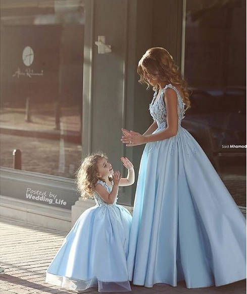 mother daughter matching wedding dresses