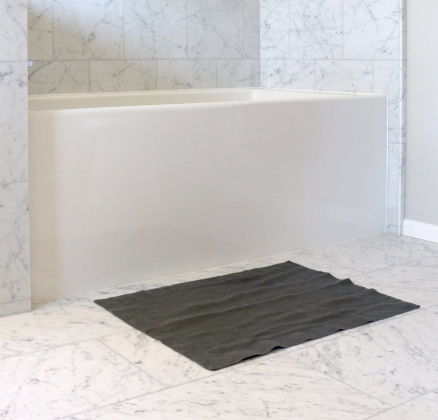 dark grey bath mat