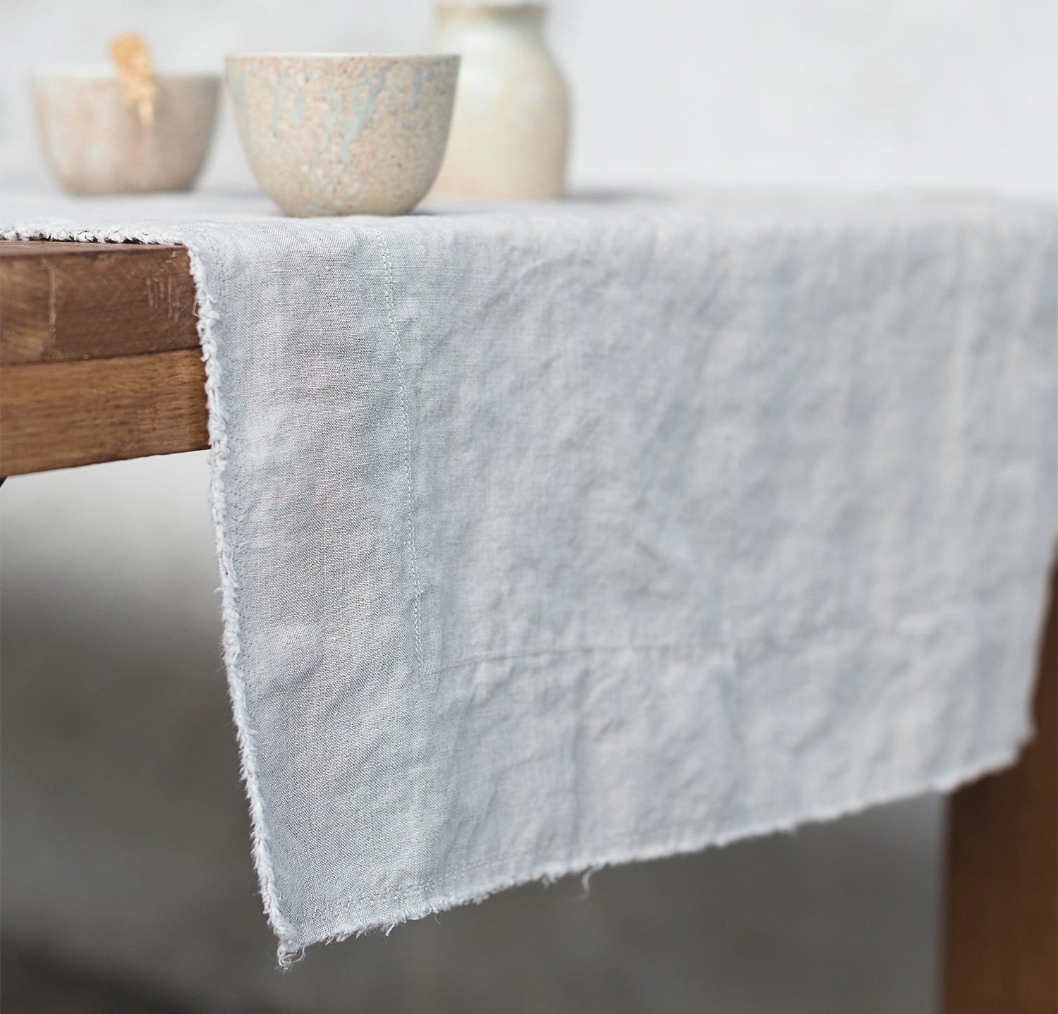 beige table runner