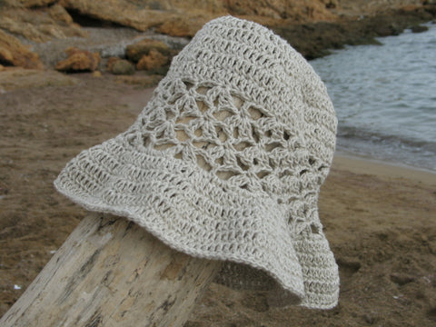 Drops Mara sun hat made with Bomull Lin by Cotton Pod