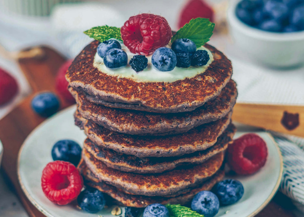 Oat pancakes berries vegan