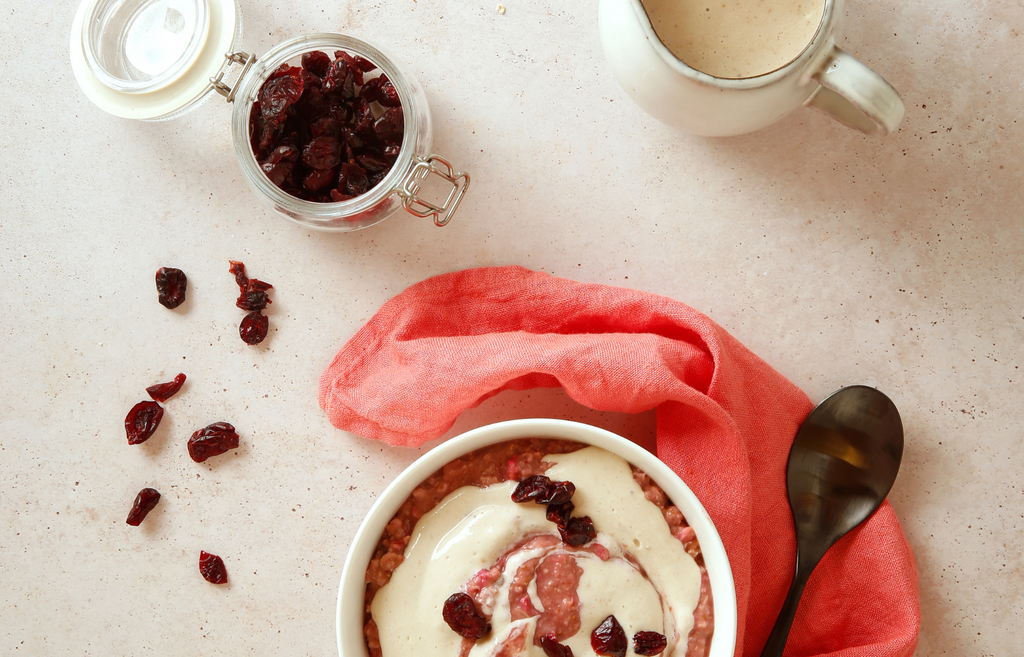 Berry porridge with vegan banana milk