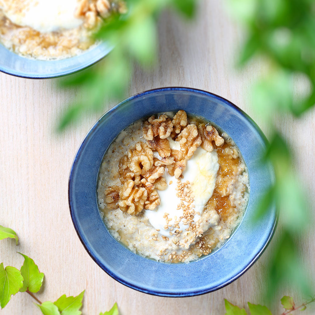 Gesundes Porridge Griechische Art Honig Walnüsse Joghurt