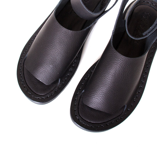 Trippen Hug. Women's sandal in Black leather, rubber sole, ankle strap ...