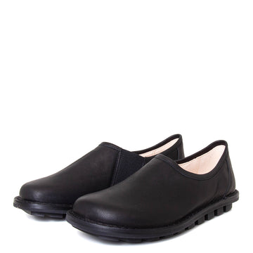 Trippen Yen. Men's slip-on loafer in black leather. Made in Germany. – Bulo