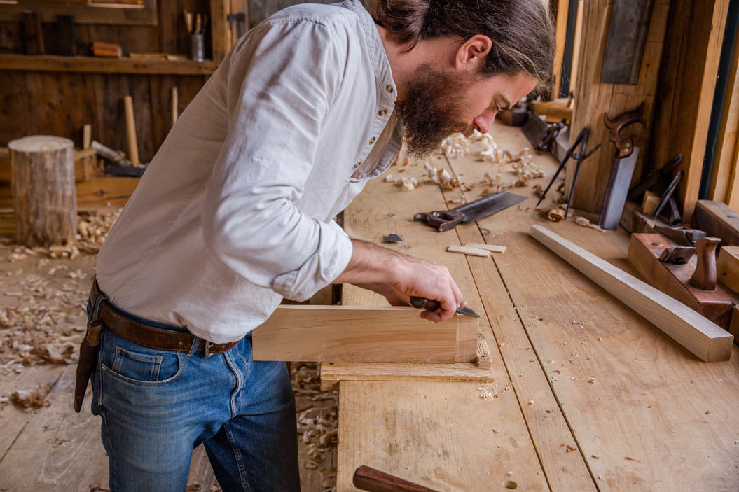 Mortise & Tenon Magazine - I am a huge fan of handcrank bench