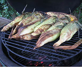 large-big-green-egg-grilling-corn-rig.jpg__PID:2d707a82-325b-454d-bd60-8f39db79b953