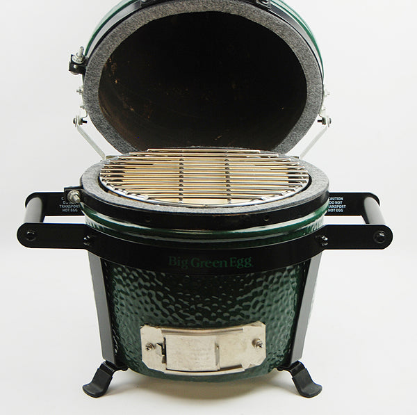 Mini Big Green EGG inside the Mini Carrier with Expander and grid inside the Mini EGG.