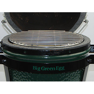 Side view of the Mini Big Green EGG Expander with cooking grid inside the Mini Big Green EGG.