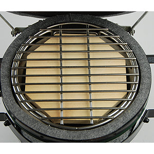 Top view of the Mini Big Green EGG Expander with heat deflector and grid inside the Mini Big Green EGG.