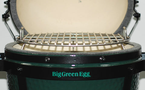 Side view of the MiniMax Big Green EGG Expander with cooking grid inside the MiniMax EGG.