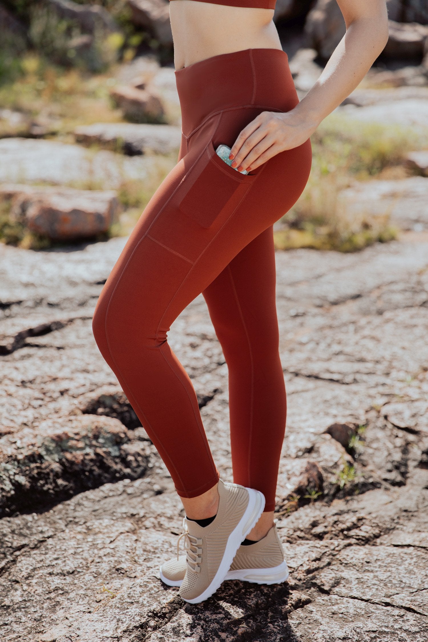 SCRUNCH BUTT POPCORN TEXTURED HIGH WAISTED LEGGINGS WITH POCKETS