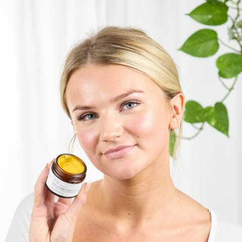 Model showing  miracle vitamin C Mask