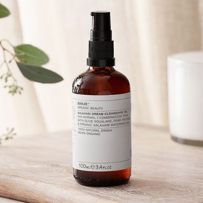 kalahari dream cleansing oil for double cleansing on wooden desk