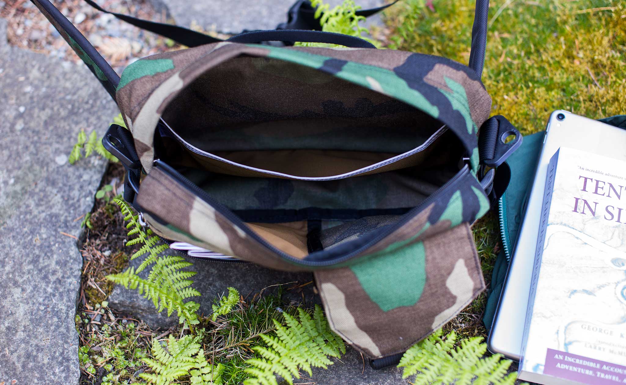 The interior open top pocket of the LGD extends the full length of the bag