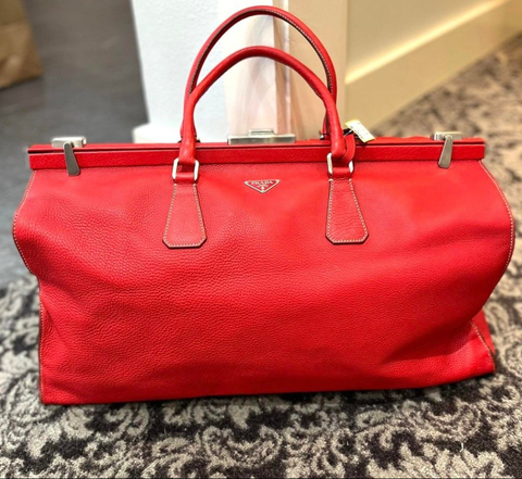 Prada hand bag real vs fake review. How to spot counterfeit Prada Saffiano  bags and purses 
