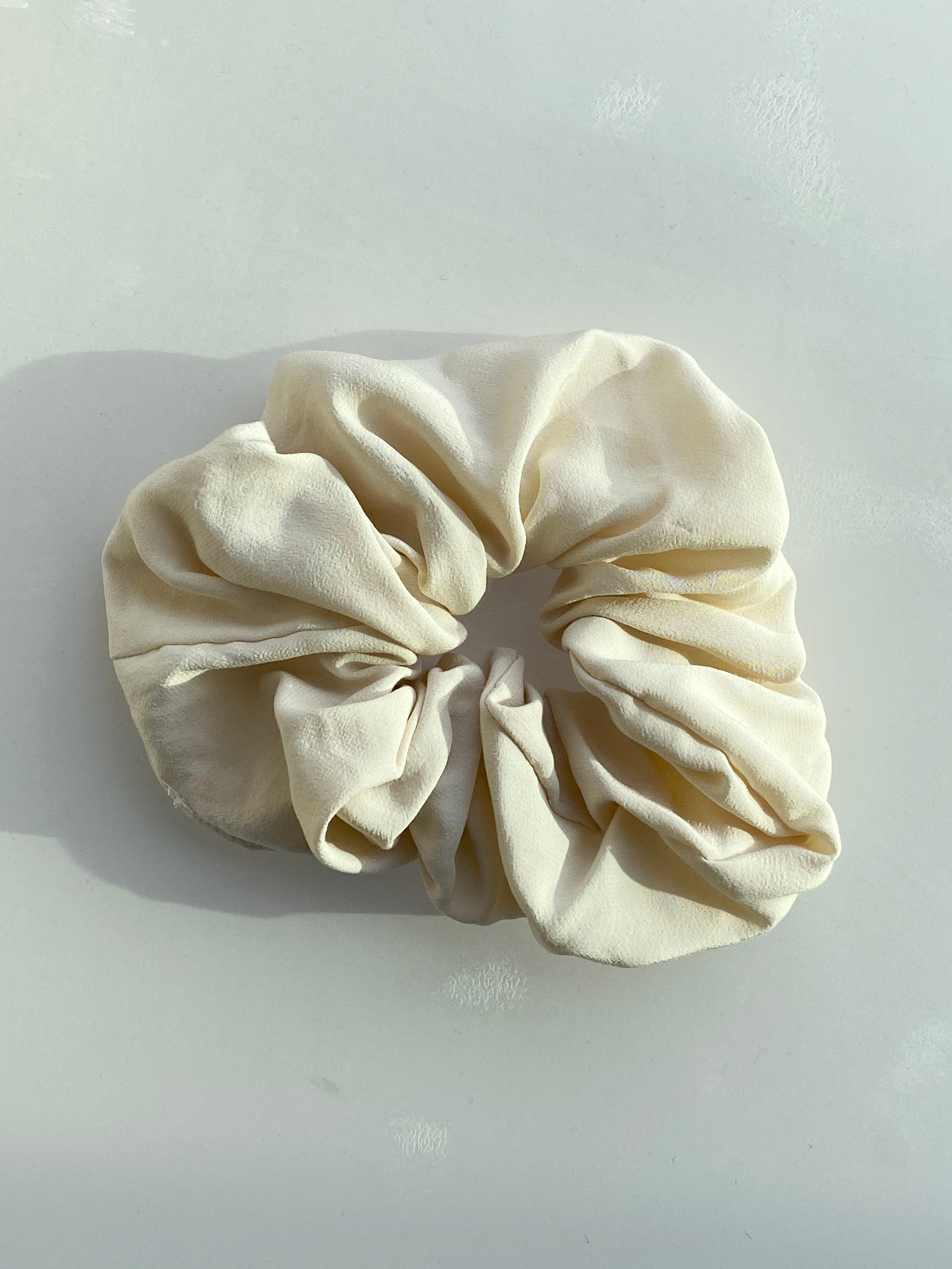 Fiori Scrunchie in Crema Rayon