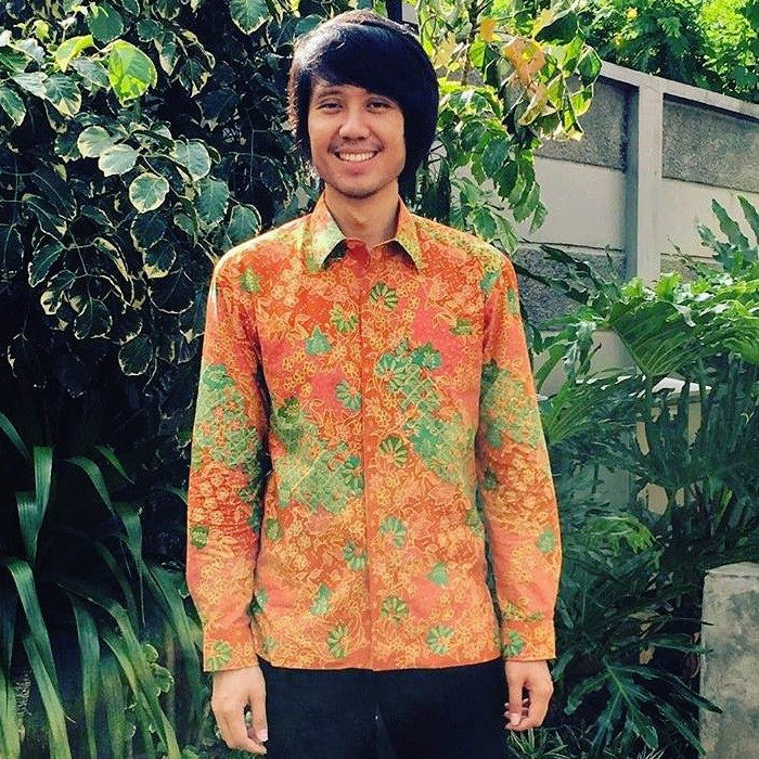 Kreasi Kemeja Batik Menggunakan Pola Dasar Engrasia