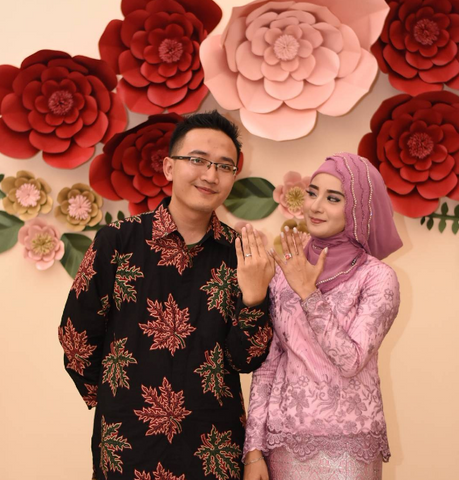 20 Ide Baju  Couple  Buat Acara  Tunangan  Ide Baju  Couple 