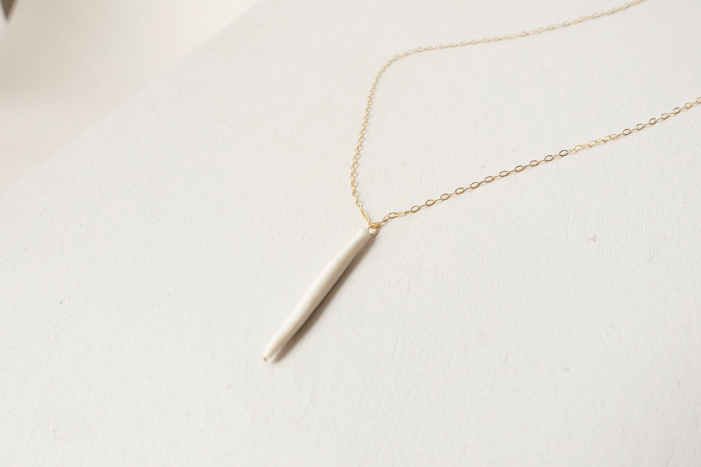 Single quill necklace white & gold – Reiko Yamamoto Studio