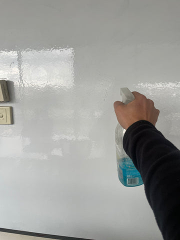 spray the whiteboard cleaning solution