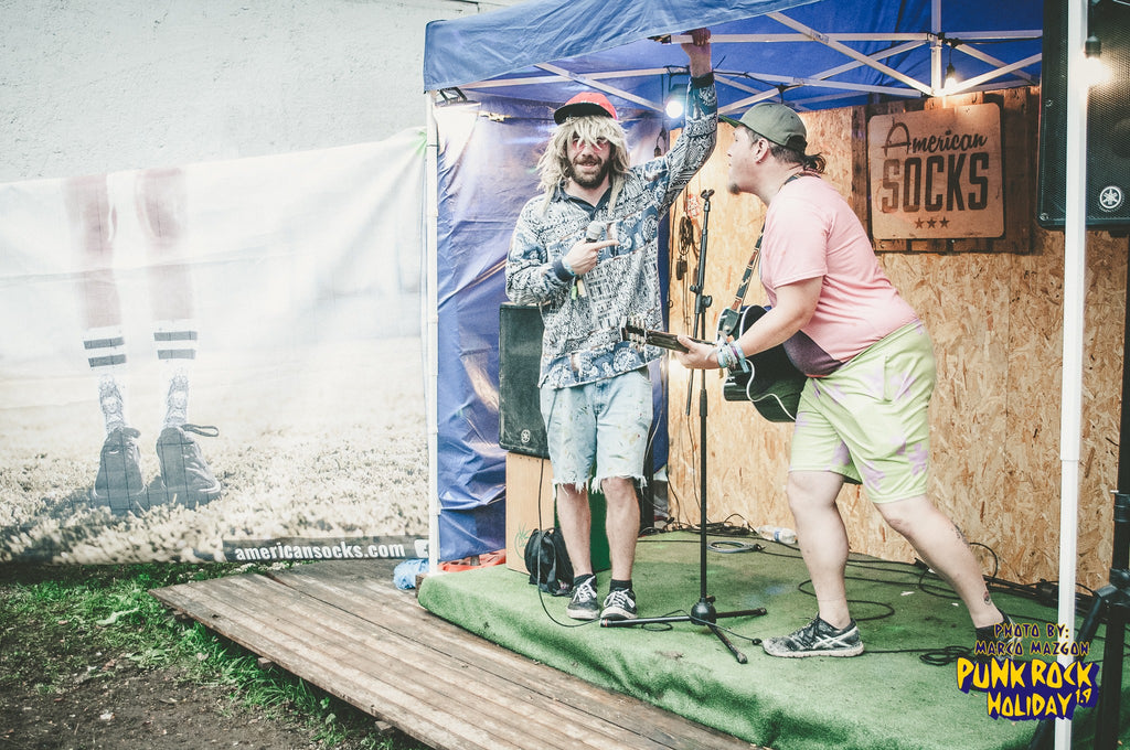 American Socks tour could not miss an essential stop at the Punk Rock Holiday from August 5 to 9. Every day at the stand we did live performances including karaoke. Did you see us there? If you didn't here are some pictures so you can see how it was!