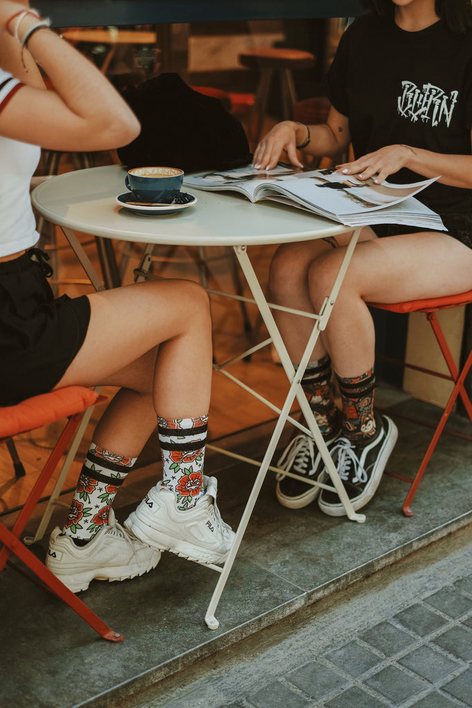 coffeeshop girl americansocks calcetines barcelona arcdeltriomf spain coffee 