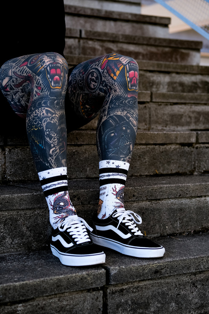 Crisantemo Tattoo - Just socks :) Por Fabian (@nouwan_) en Crisantemo Tattoo  Valparaíso ⚓️. . . #minimal #minimaltattoo #flash #socks #dinasaurs  #outline #linework #details #valparaiso #cerroalegre #calcetines  #crisantemotattoo | Facebook