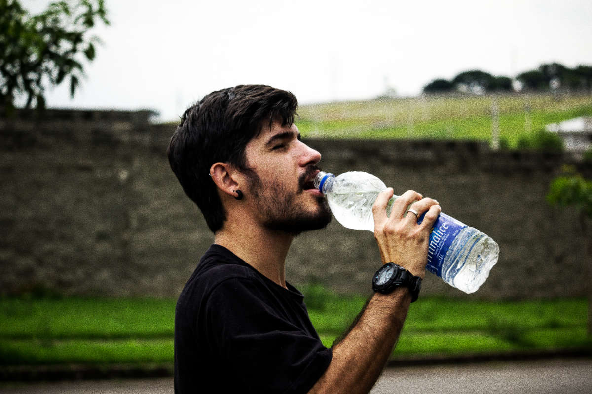 man drinking water to prevent rosacea