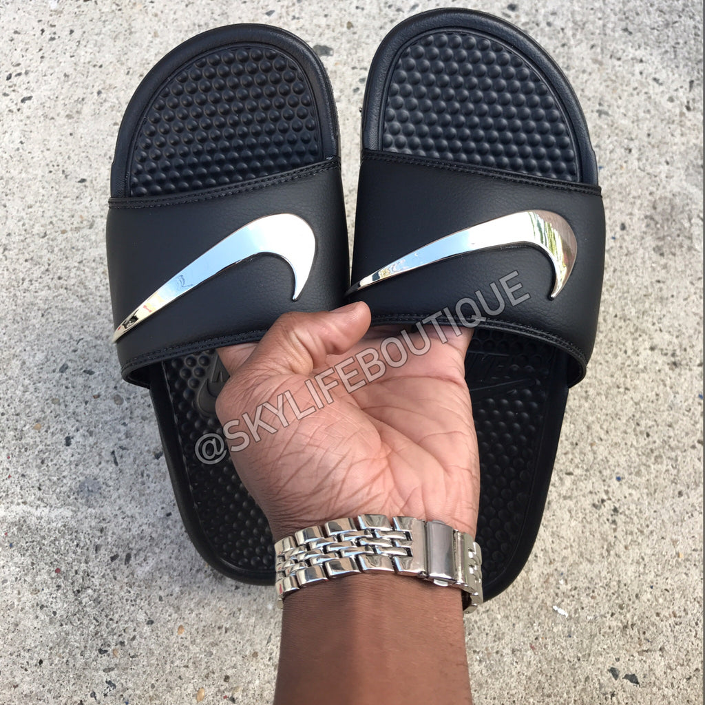 purple nike sandals with gold check