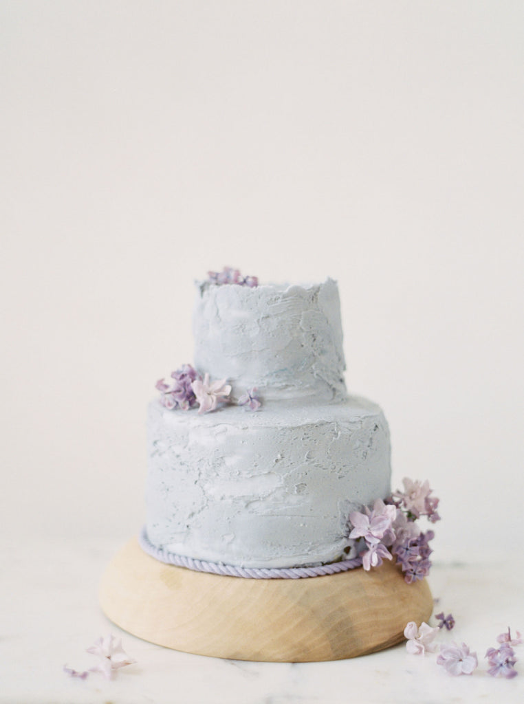 Macramé wedding cake for an ethereal spring wedding