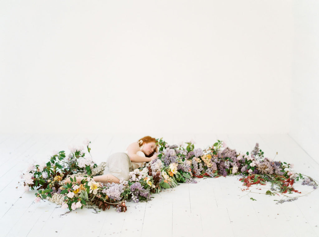 Stunning wedding floral photography for an ethereal macramé wedding 