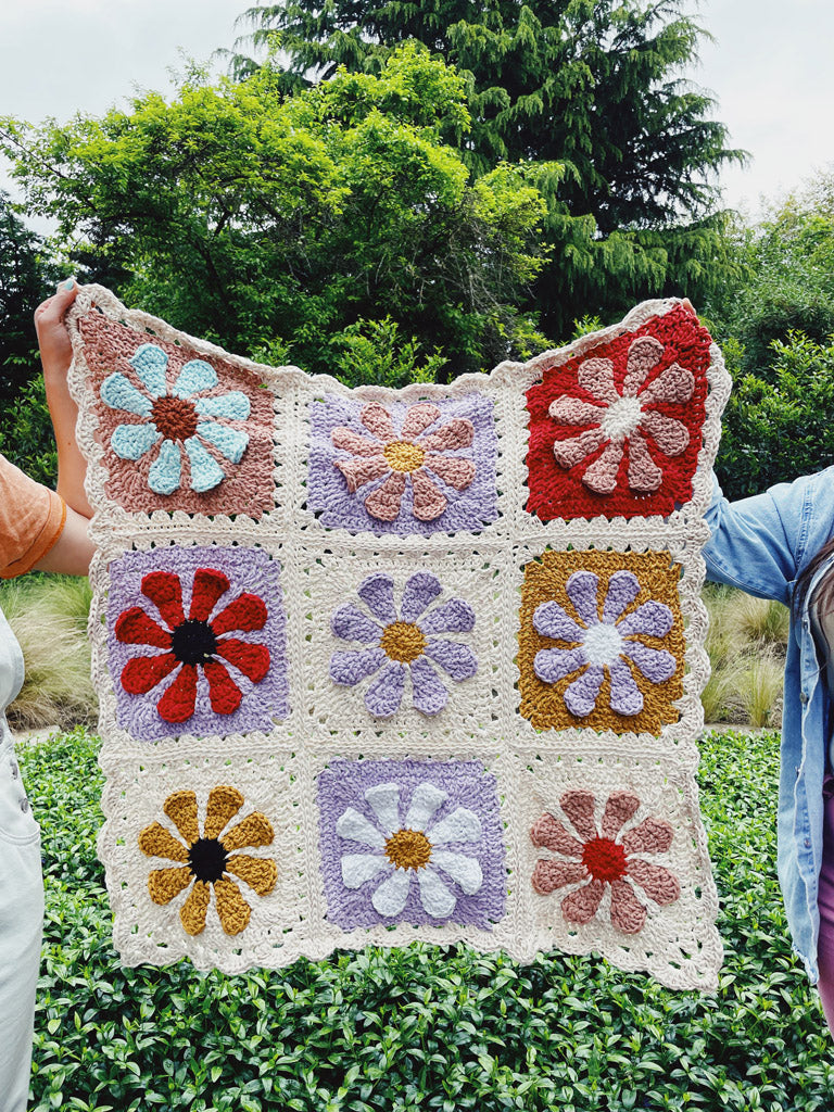 Flower Power Square by the Modern Macramé team, inspired by the Charity Square