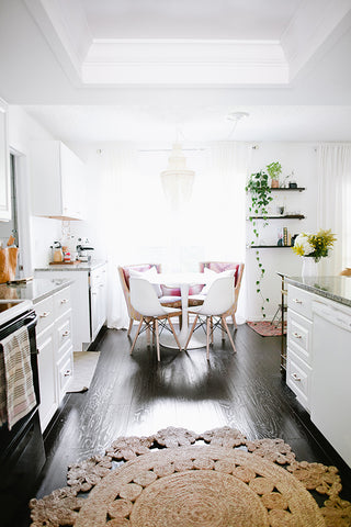 White round dining table in apartment