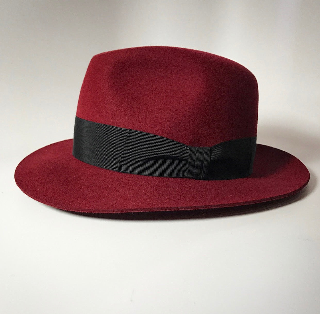 the FLAMEKEEPERS HAT CLUB CREMA MERLOT FEDORA HAT