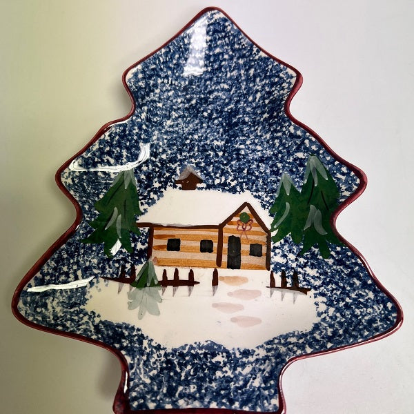 https://cdn.shopify.com/s/files/1/1095/9134/products/CooksBazaarCeramicLogCabinBlueChristmasTreeServer_2000x.jpg?v=1666373840