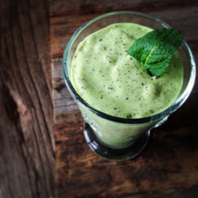 HAPPY ST. PATRICK’S DAY-HEALTHIER, HIGH PROTEIN MINT CHOCOLATE CHIP SMOOTHIE RECIPE
