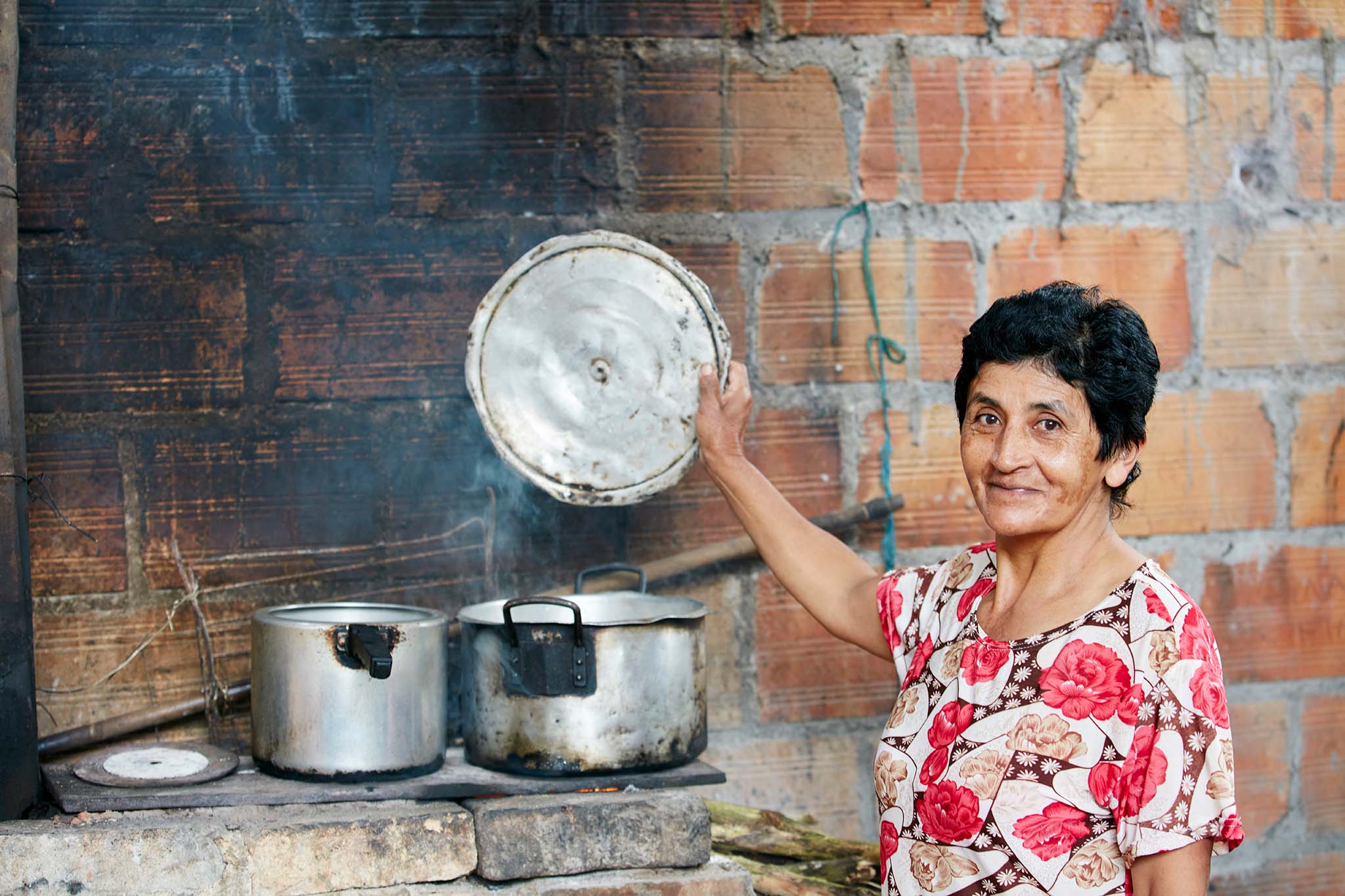 Colombian women cooking