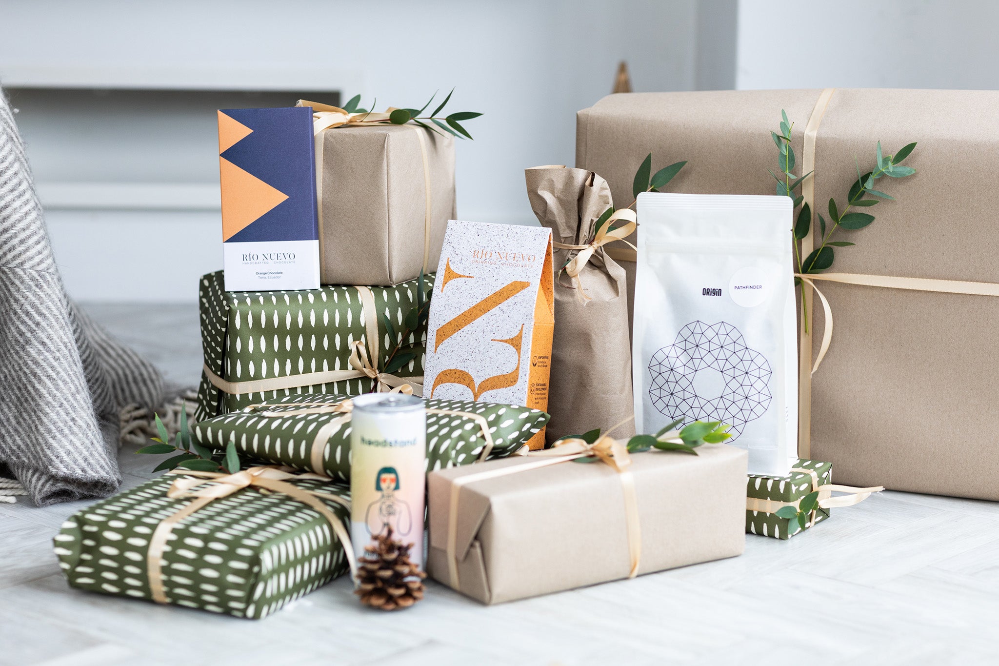 https://cdn.shopify.com/s/files/1/1097/5586/files/Sustainable_Gift_Guide.jpg?v=1668672744