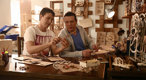 2 men assembling UGears mechanical models in UGears Center