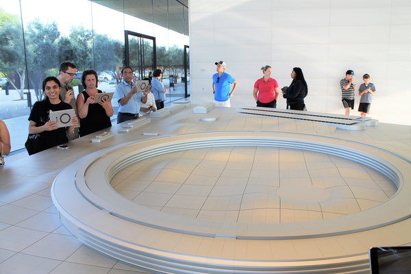 nurselet-apple-parkp-family-visit-spaceship